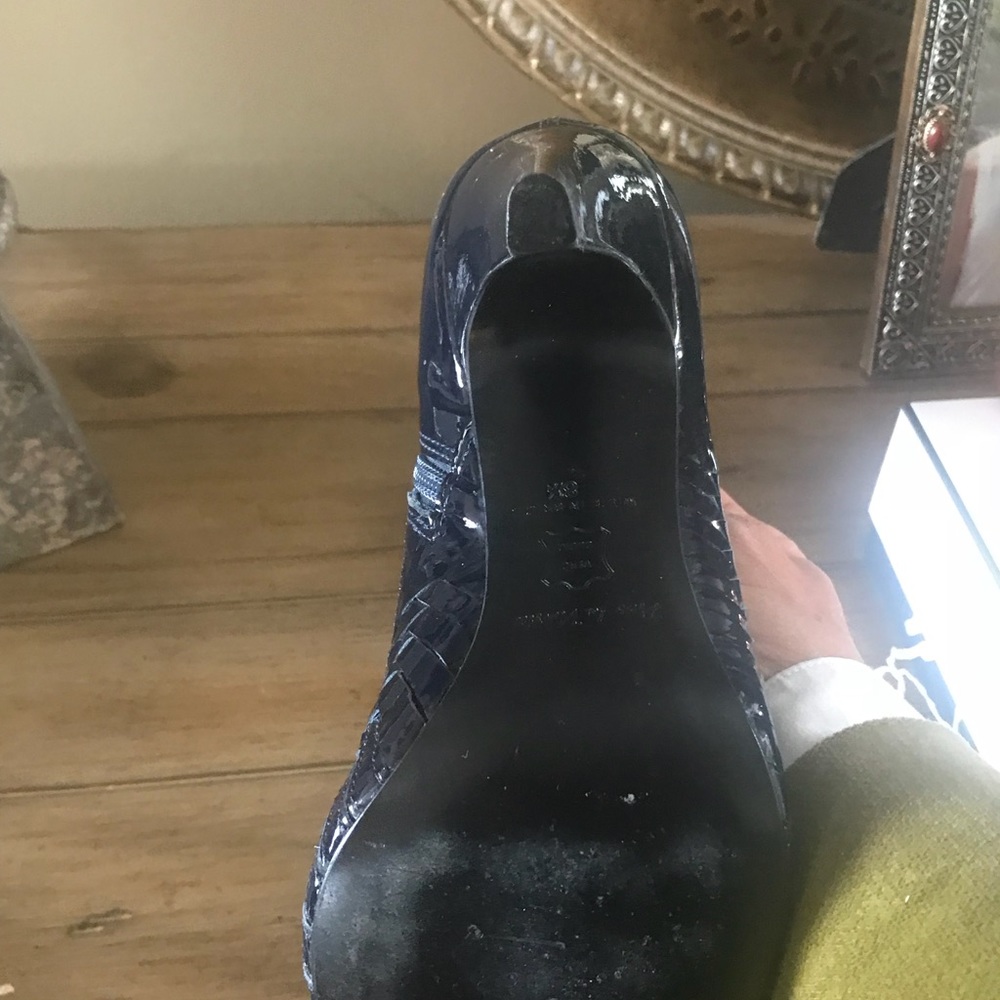 Shoes - Picture 2 of 5